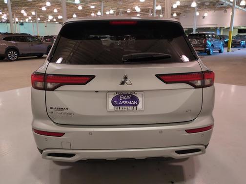 2023 Mitsubishi Outlander SE