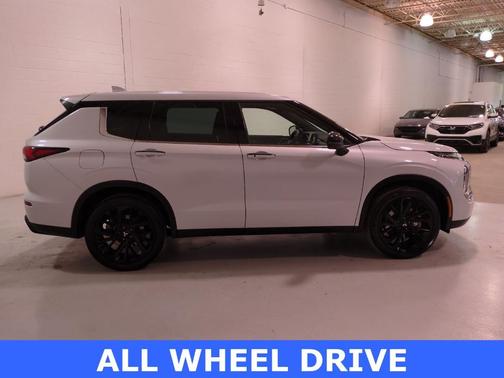 2023 Mitsubishi Outlander SE Black Edition