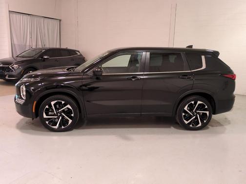 2023 Mitsubishi Outlander SE