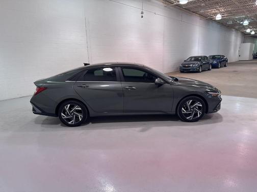 2024 Hyundai ELANTRA HEV Limited