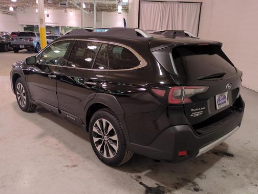 Crystal Black Silica 2024 Subaru Outback Touring XT