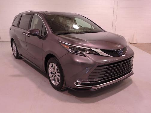 2024 Toyota Sienna Platinum 7 Passenger