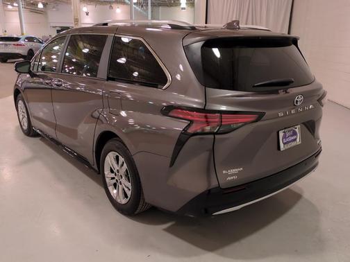 2024 Toyota Sienna Platinum 7 Passenger