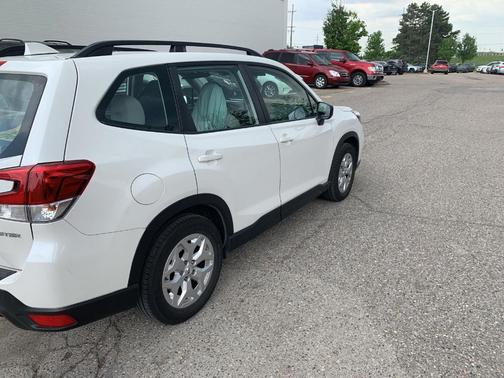 Crystal White Pearl 2019 Subaru Forester