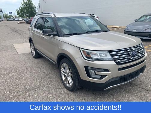 White Gold Metallic 2017 Ford Explorer XLT