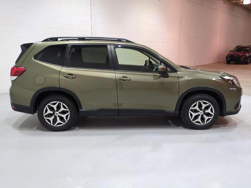 Autumn Green Metallic 2024 Subaru Forester Premium