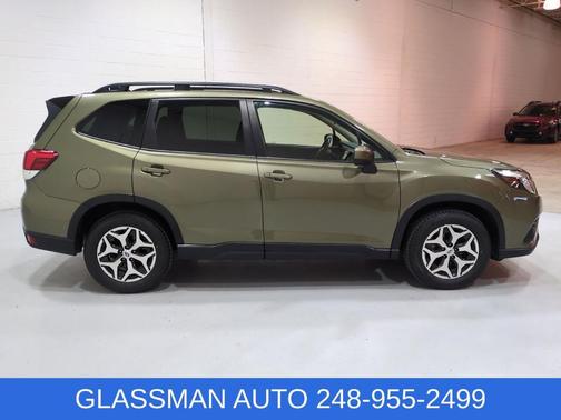 Autumn Green Metallic 2024 Subaru Forester Premium
