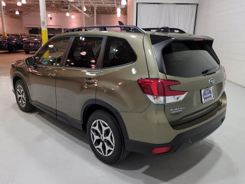 Autumn Green Metallic 2024 Subaru Forester Premium
