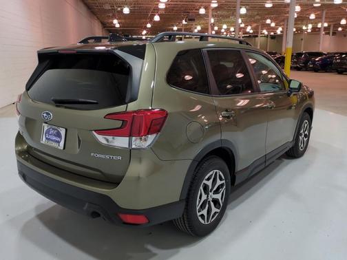 Autumn Green Metallic 2024 Subaru Forester Premium