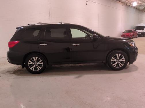 2020 Nissan Pathfinder S