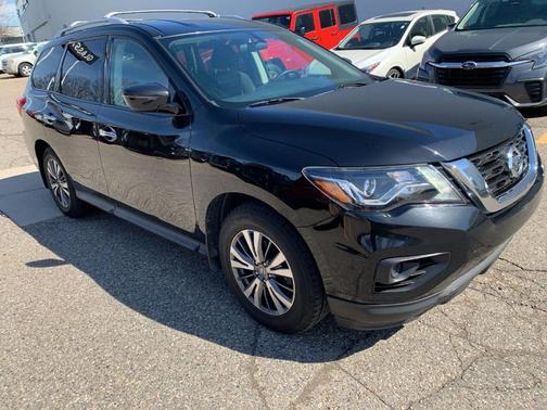 Magnetic Black 2020 Nissan Pathfinder S