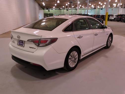 2017 Hyundai SONATA Hybrid SE
