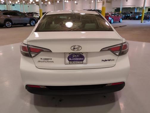 2017 Hyundai SONATA Hybrid SE