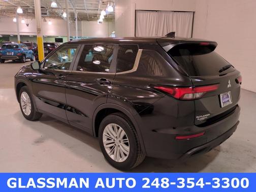 2024 Mitsubishi Outlander ES