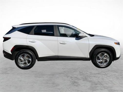 White 2023 Hyundai TUCSON SEL
