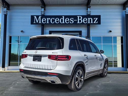 Polar White 2026 Mercedes-Benz GLB 250 4MATIC