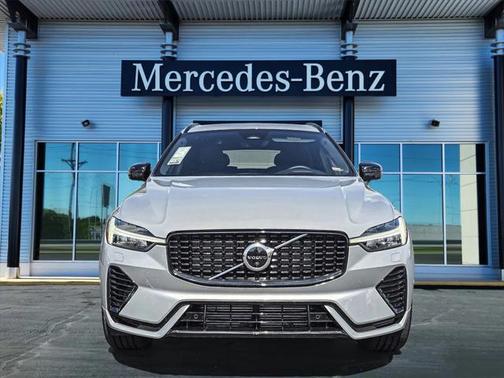 2023 Volvo XC60 Recharge Plug-In Hybrid T8 Ultimate Dark Theme
