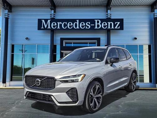 2023 Volvo XC60 Recharge Plug-In Hybrid T8 Ultimate Dark Theme