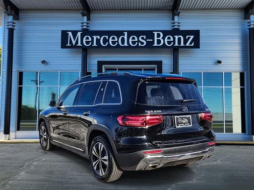 696-101 2026 Mercedes-Benz GLB 250 4MATIC