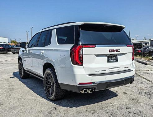 2025 GMC Yukon 4WD AT4