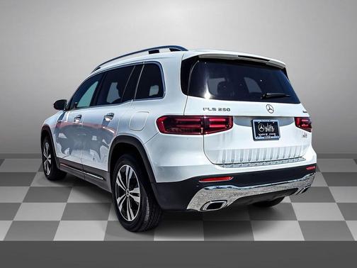 Polar White 2025 Mercedes-Benz GLB 250 4MATIC