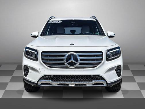 Polar White 2025 Mercedes-Benz GLB 250 4MATIC