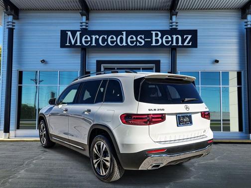 Polar White 2026 Mercedes-Benz GLB 250 4MATIC