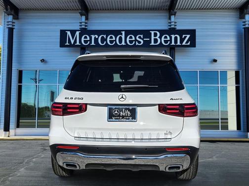 Polar White 2026 Mercedes-Benz GLB 250 4MATIC