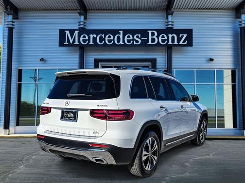 Polar White 2026 Mercedes-Benz GLB 250 4MATIC