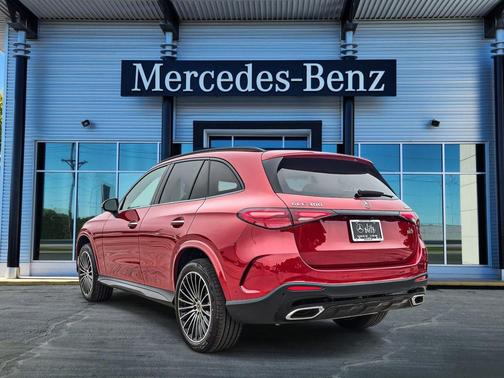MANUFAKTUR Patagonia Red 2026 Mercedes-Benz GLC 300 4MATIC