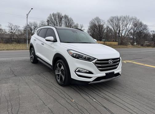 WHITE 2017 Hyundai TUCSON Limited SUV
