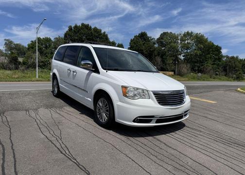 WHITE 2014 Chrysler Town & Country Touring-L