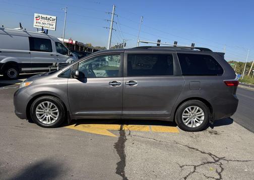 2016 Toyota Sienna XLE