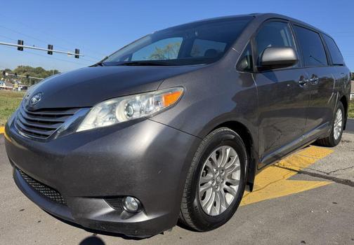 2016 Toyota Sienna XLE