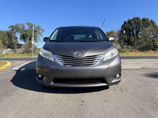 2016 Toyota Sienna XLE