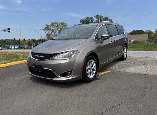 2018 Chrysler Pacifica Touring-L