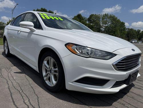 WHITE 2018 Ford Fusion SE