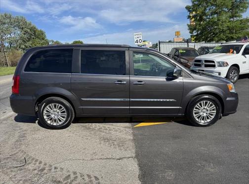 2015 Chrysler Town & Country Touring-L