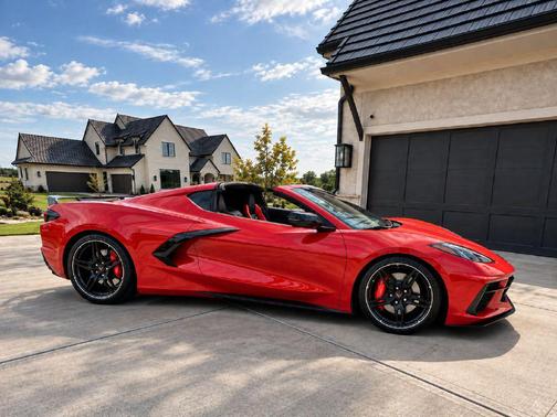 RED 2022 Chevrolet Corvette Stingray w/2LT