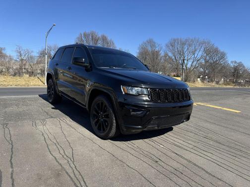 BLACK 2017 Jeep Grand Cherokee Altitude SUV