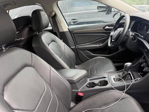 White Silver Metallic 2019 Volkswagen Jetta 1.4T SEL Premium