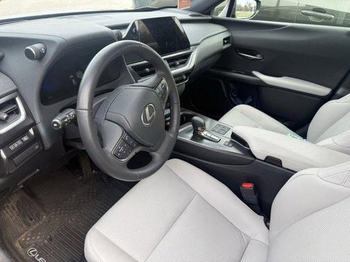 2025 Lexus UX 300h F SPORT Design