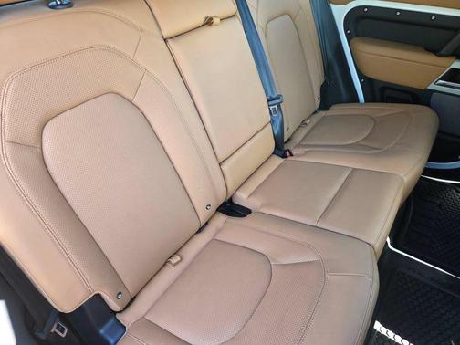 Fuji White 2024 Land Rover Defender 110 P500 SE