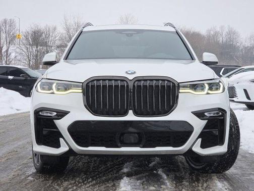 2022 BMW X7 M50i