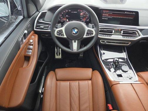 2022 BMW X7 M50i
