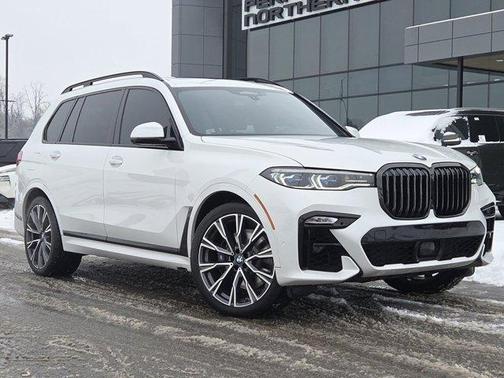 2022 BMW X7 M50i
