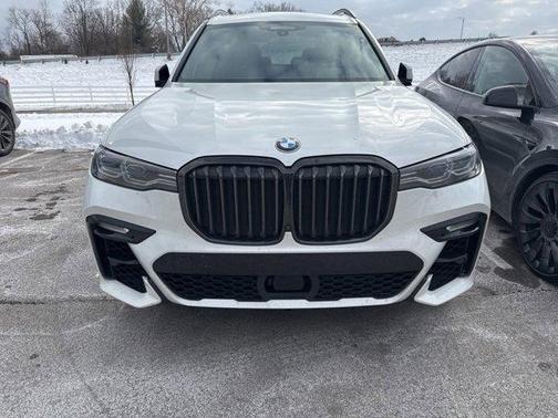 2022 BMW X7 M50i