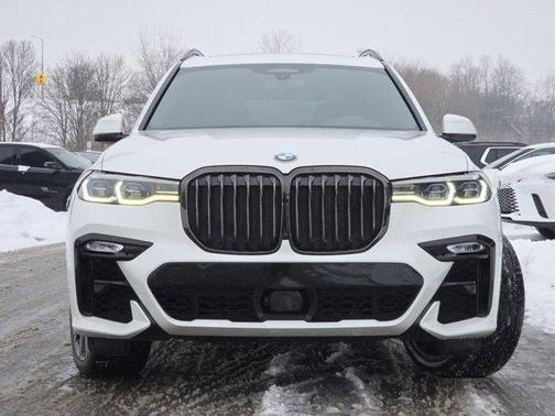2022 BMW X7 M50i