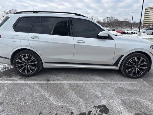 2022 BMW X7 M50i