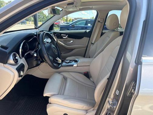 Mojave Silver Metallic 2019 Mercedes-Benz GLC 300 4MATIC